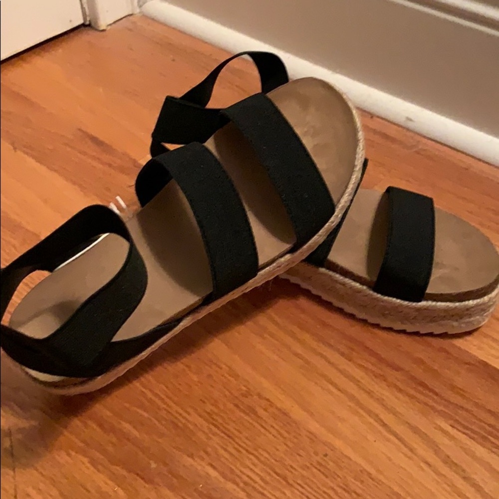 American eagle platform Sandals NWT